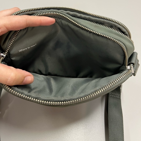 Lululemon Crossbody Camera Bag 2L Grey Sage - Picture 8 of 16